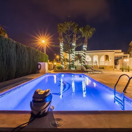 Casa Blanca La Grande - Swimming Pool - Jacuzzi Xxl - 2,4km - Airport 12 Km - Center 1km Villa